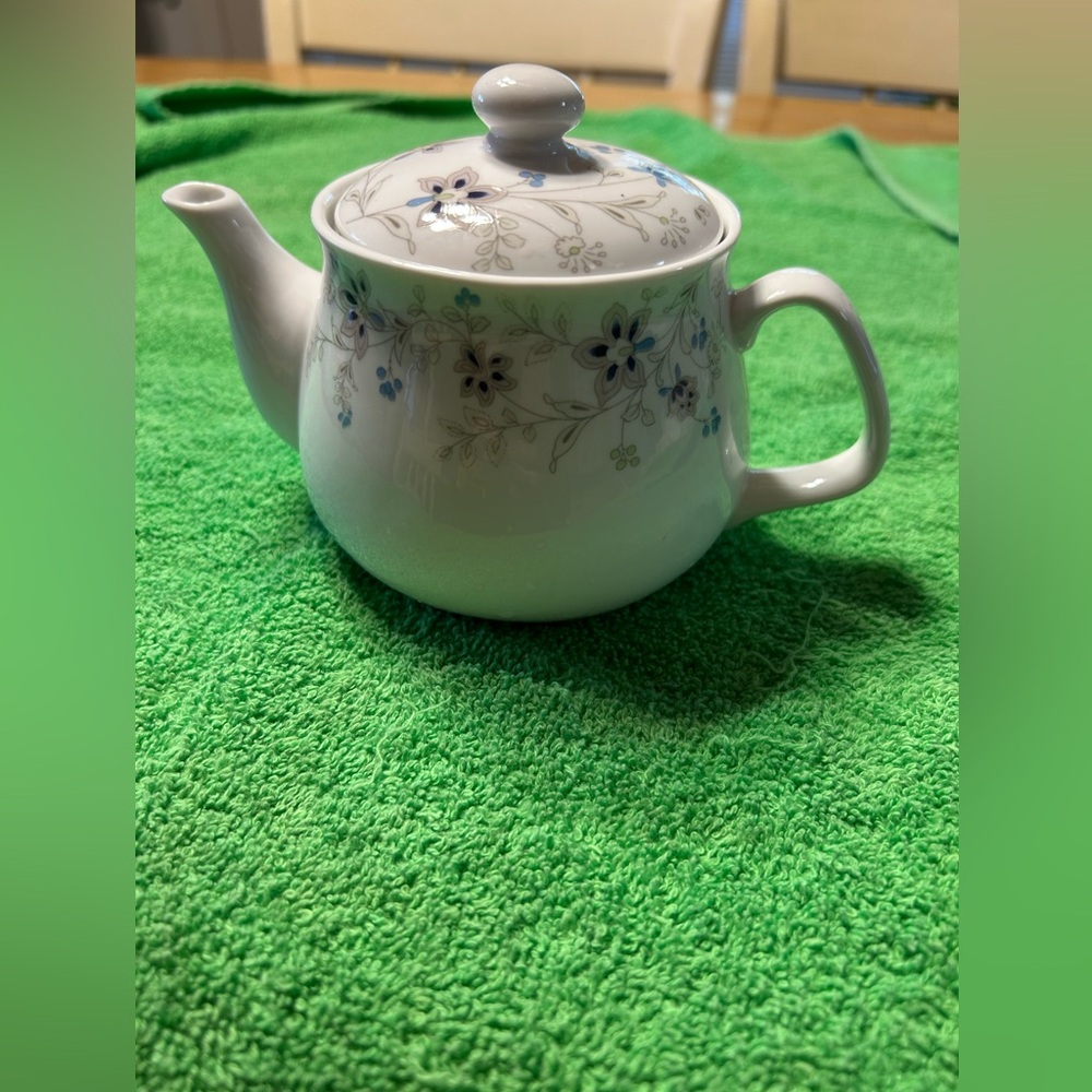 Teapot #400 - Picture 2 of 10